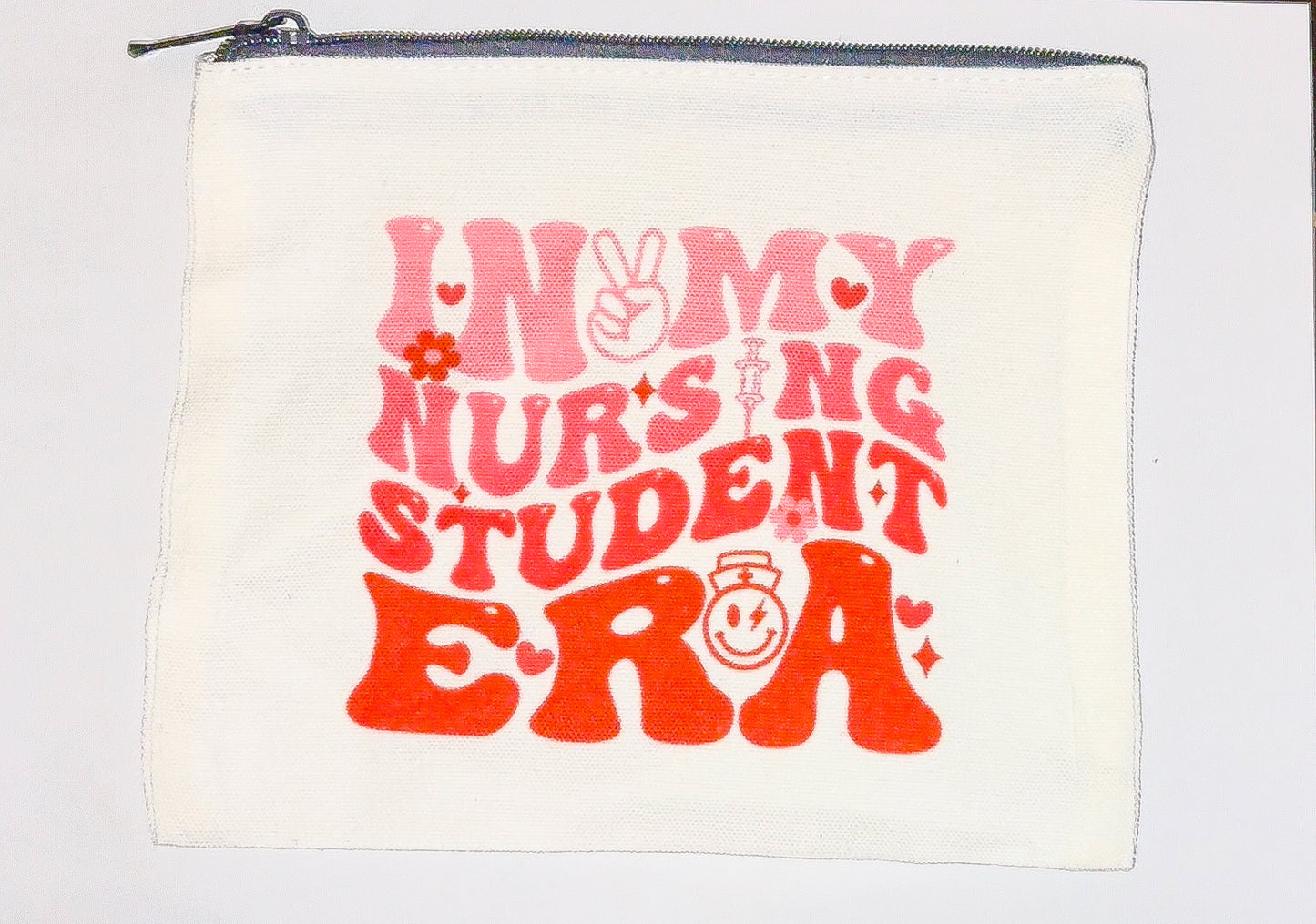 Neccessär: Nurse, olika motiv